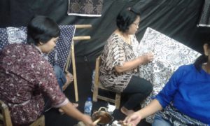 batiking at expo-pic2